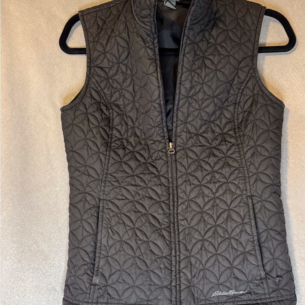 Eddie Bauer Women's Black Quilted Vest. Excellent Condition.